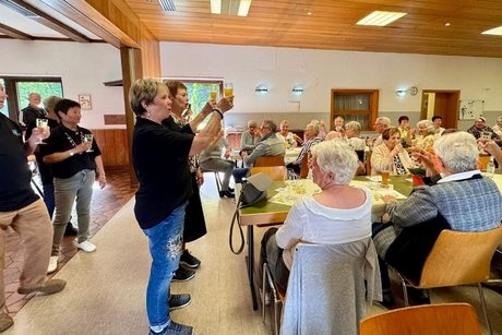 Ein Prosit auf die Gemütlichkeit und einen schönen Nachmittag! Ein Prosit auf die Gemütlichkeit und einen schönen Nachmittag!
