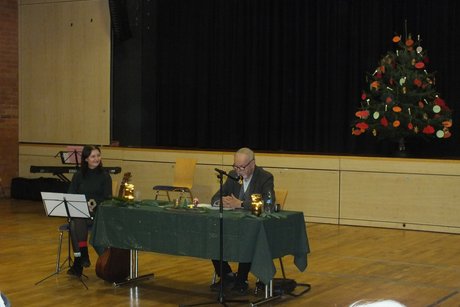 Adventsbegegnung Vorlesung Herr Dr.Ingo Schindera mit Musikalischer Begleitung egnung Vorlesung Herr Dr.Ingo Schindera mit Musikalischer Begleitung