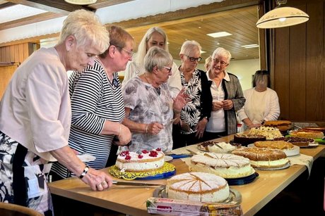 Kuchenbuffet Kuchen - gekauft und/oder selbstgemacht, darf beim Grillmittag nicht fehlen.