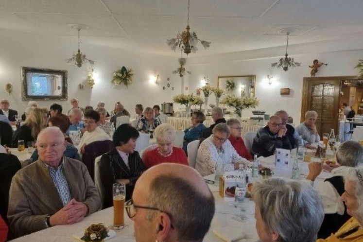 Der Saal war voll, die Gespr&auml;che anregend.